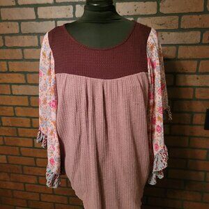Umgee mixed material with Waffle fabric top and polyester bell sleeves.  Size Sm